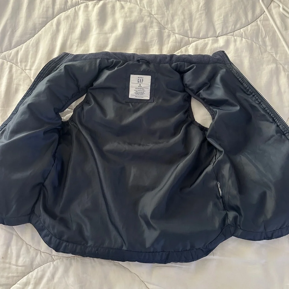 Kids 5 year old Gap Navy Puffer Vest